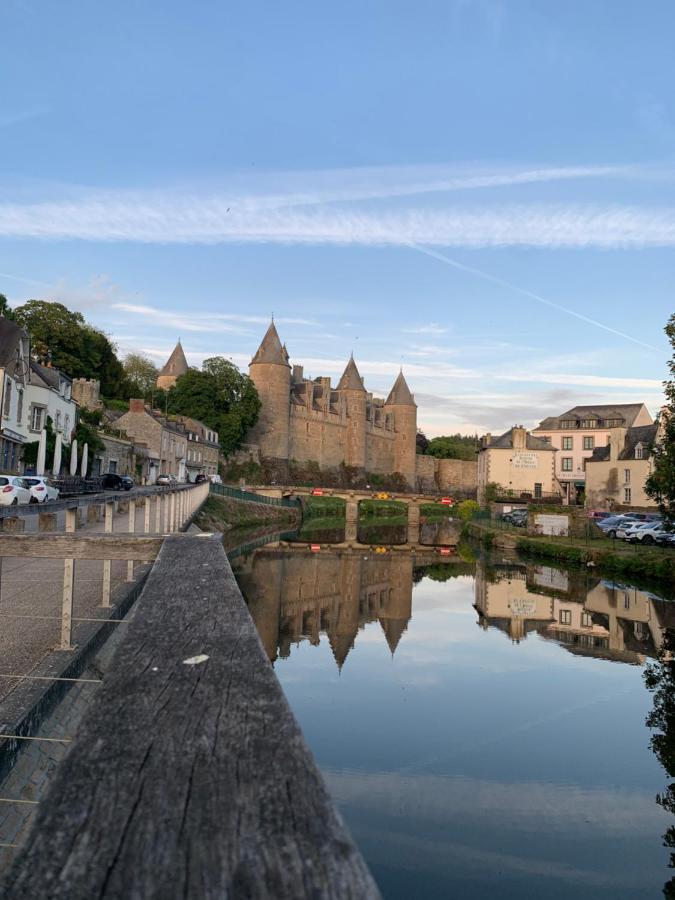 La Cour Des Ursulines Hotel Josselin Bagian luar foto