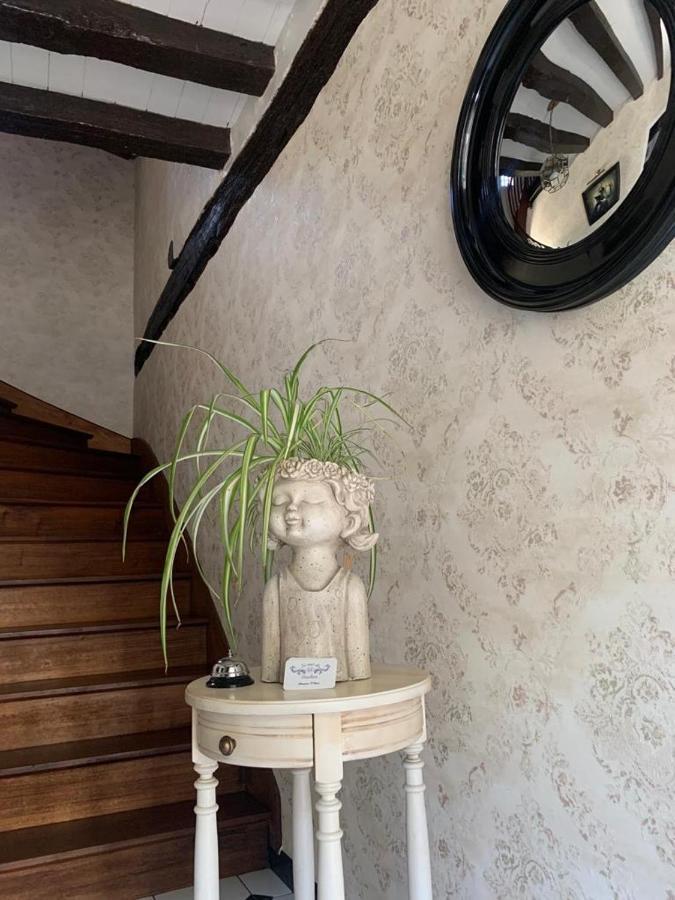 La Cour Des Ursulines Hotel Josselin Bagian luar foto