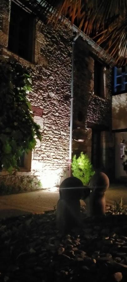 La Cour Des Ursulines Hotel Josselin Bagian luar foto