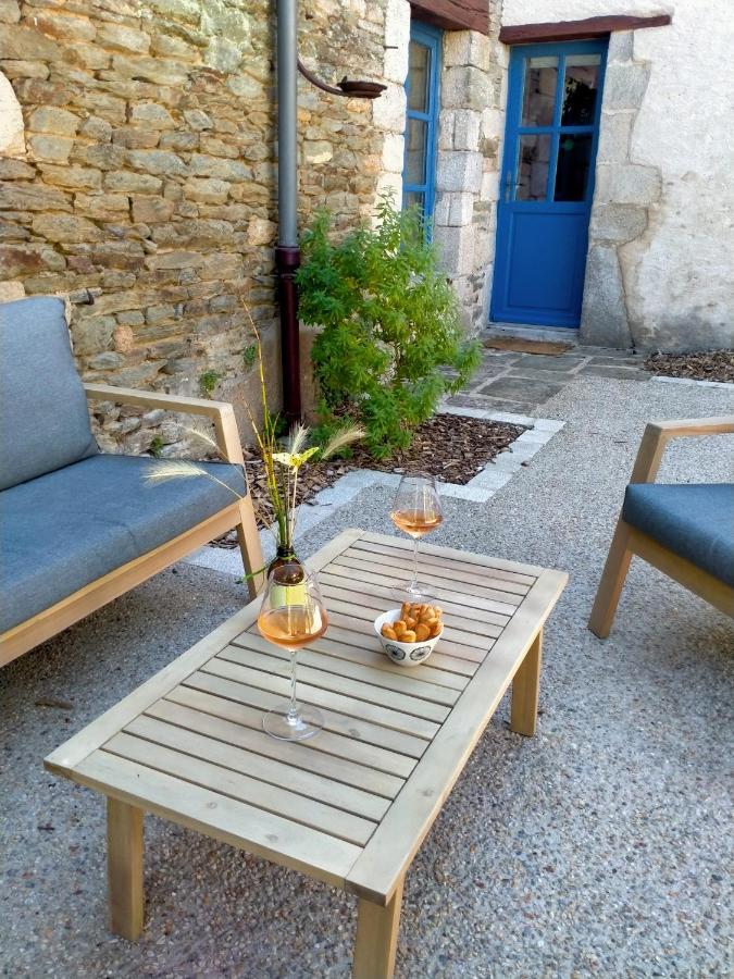 La Cour Des Ursulines Hotel Josselin Bagian luar foto