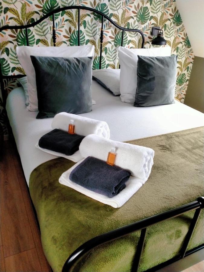 La Cour Des Ursulines Hotel Josselin Bagian luar foto