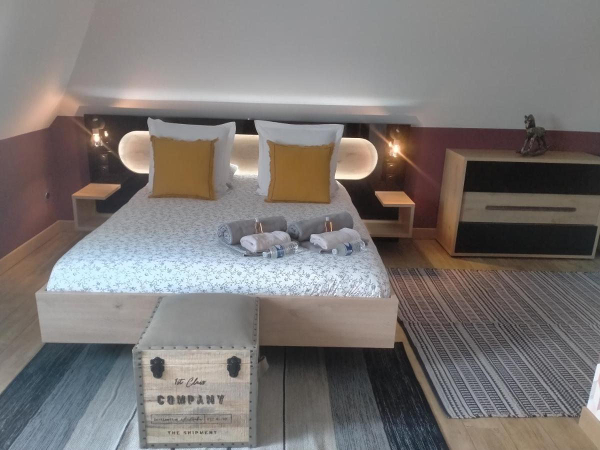 La Cour Des Ursulines Hotel Josselin Bagian luar foto