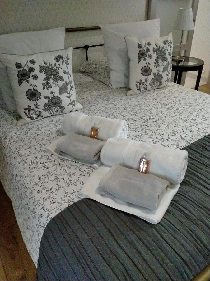 La Cour Des Ursulines Hotel Josselin Bagian luar foto